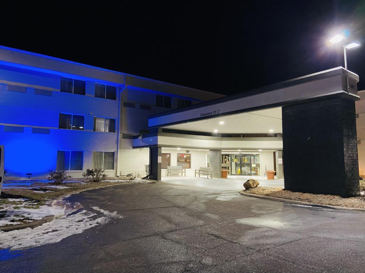 Hotel Wingate By Wyndham Lincoln Airport East Zewnętrze zdjęcie