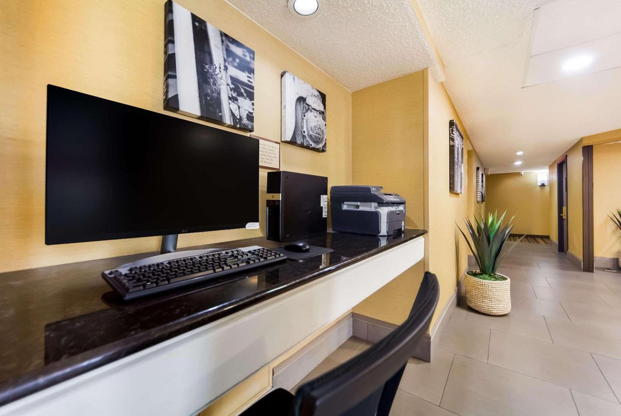 Hotel Wingate By Wyndham Lincoln Airport East Zewnętrze zdjęcie
